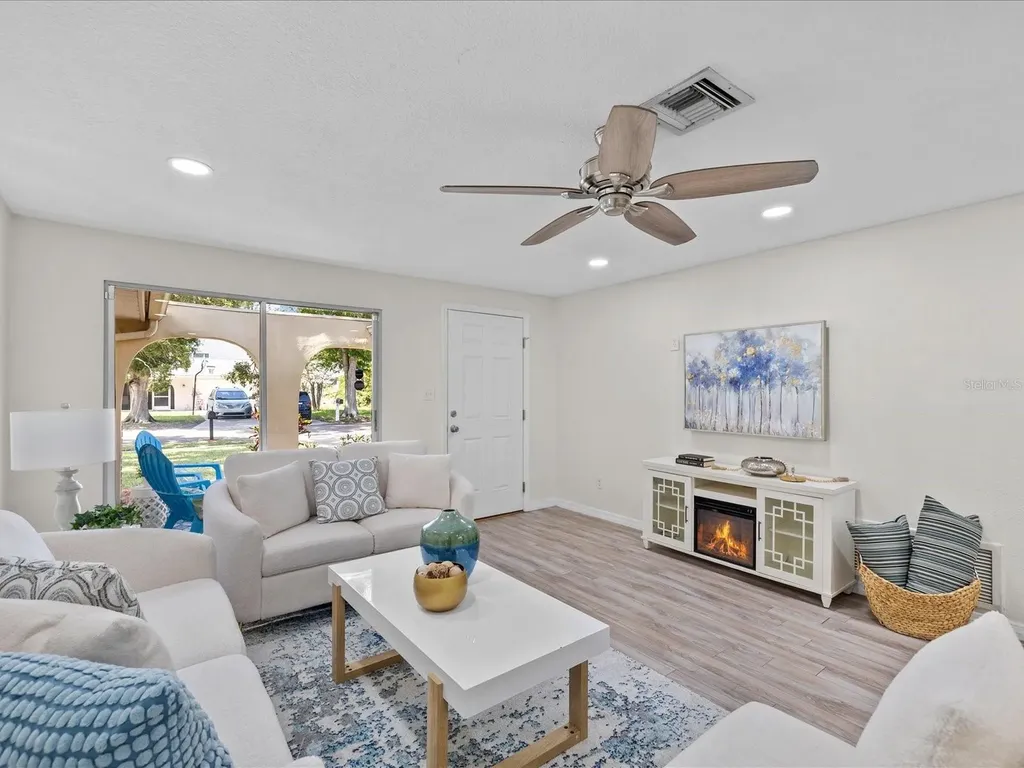 150 Suncrest Drive Safety Harbor FL 34695