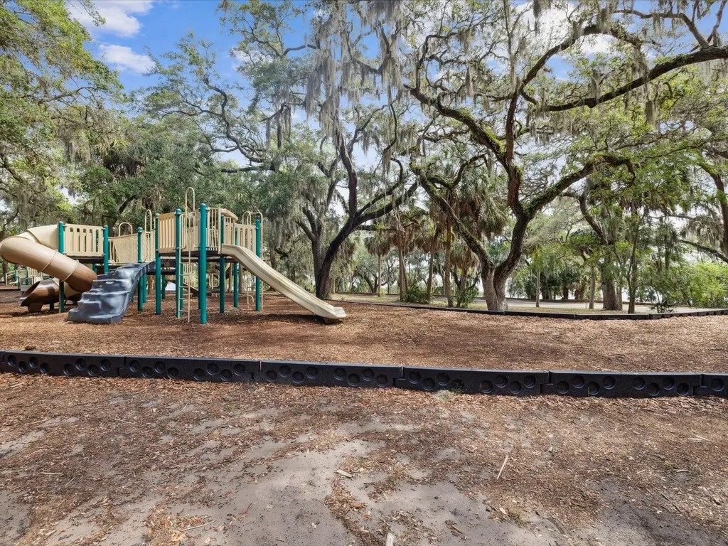 150 Suncrest Drive Safety Harbor FL 34695