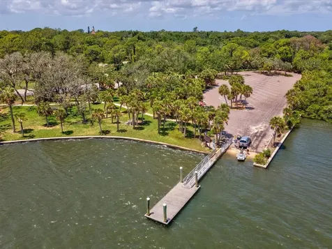 150 Suncrest Drive Safety Harbor FL 34695