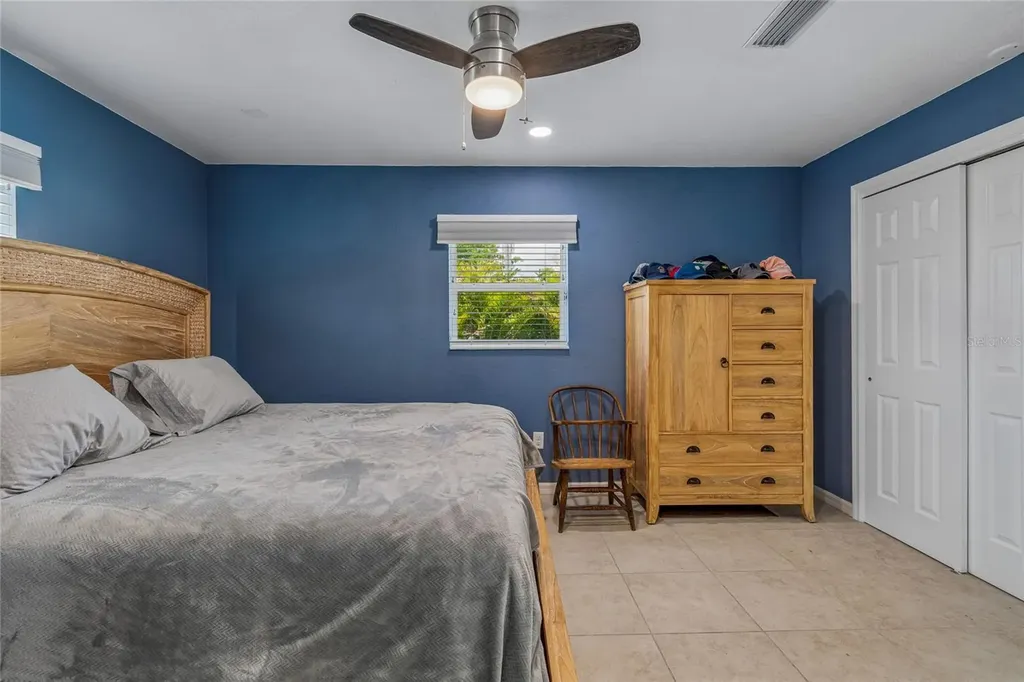 8115 33rd Avenue N St Petersburg FL 33710