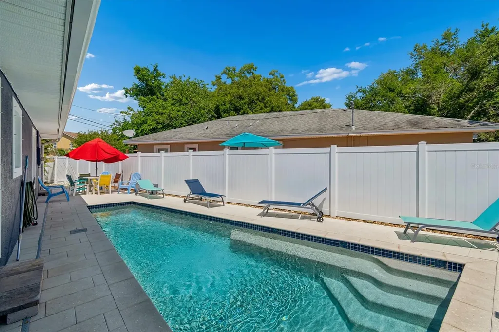 8115 33rd Avenue N St Petersburg FL 33710