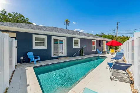 8115 33rd Avenue N St Petersburg FL 33710