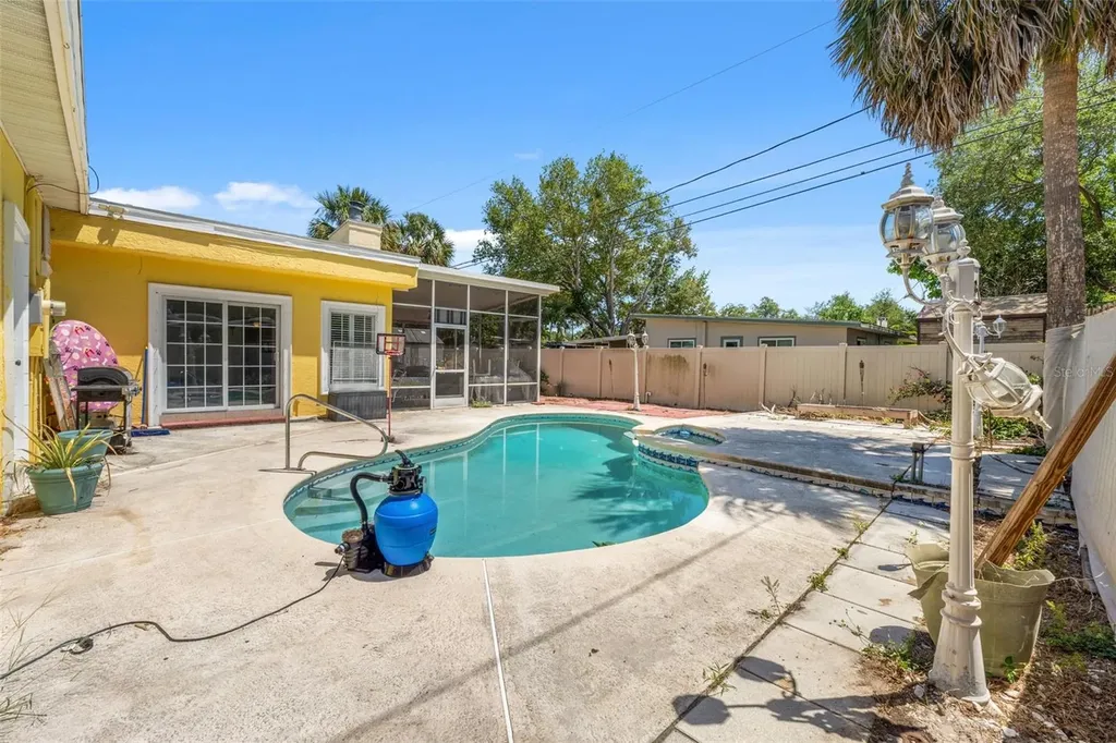 7300 11th Avenue N St Petersburg FL 33710