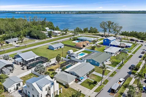 3618 117th Street W Bradenton FL 34210