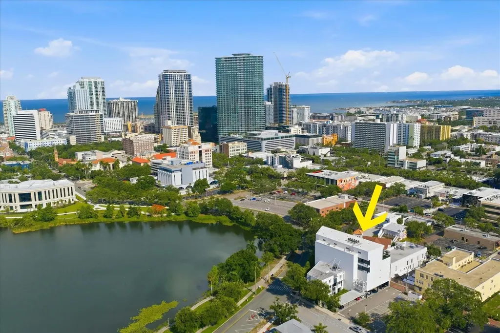 132 Mirror Lake St Petersburg FL 33701
