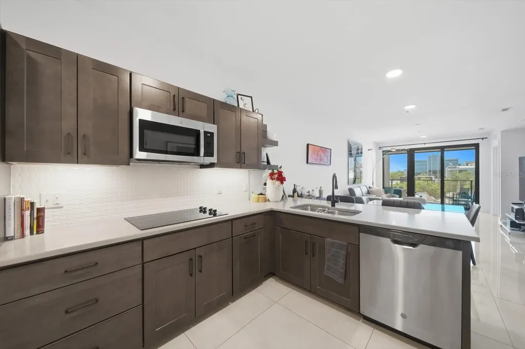 132 Mirror Lake St Petersburg FL 33701