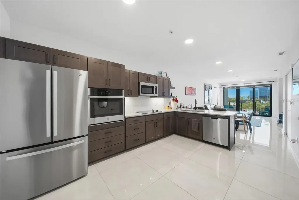 132 Mirror Lake St Petersburg FL 33701