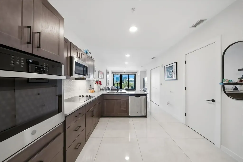132 Mirror Lake St Petersburg FL 33701