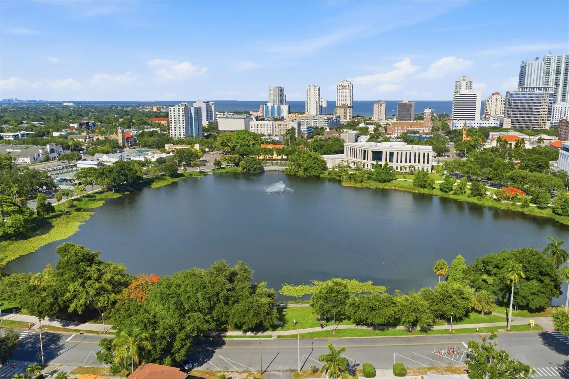 132 Mirror Lake St Petersburg FL 33701
