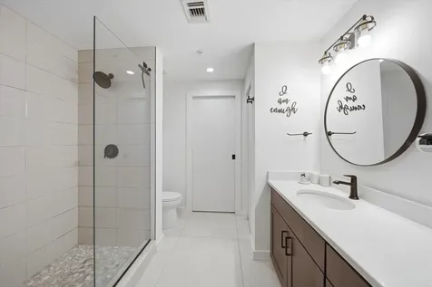 132 Mirror Lake St Petersburg FL 33701