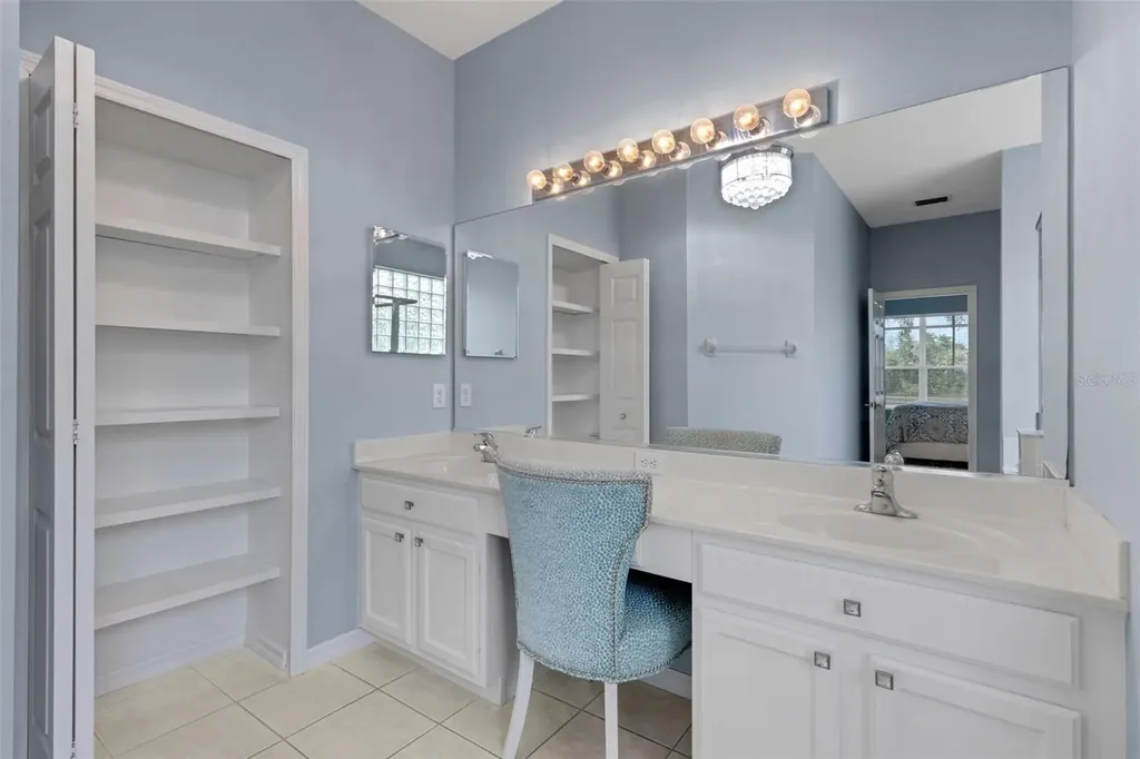 374 Londonderry Drive Sarasota FL 34240