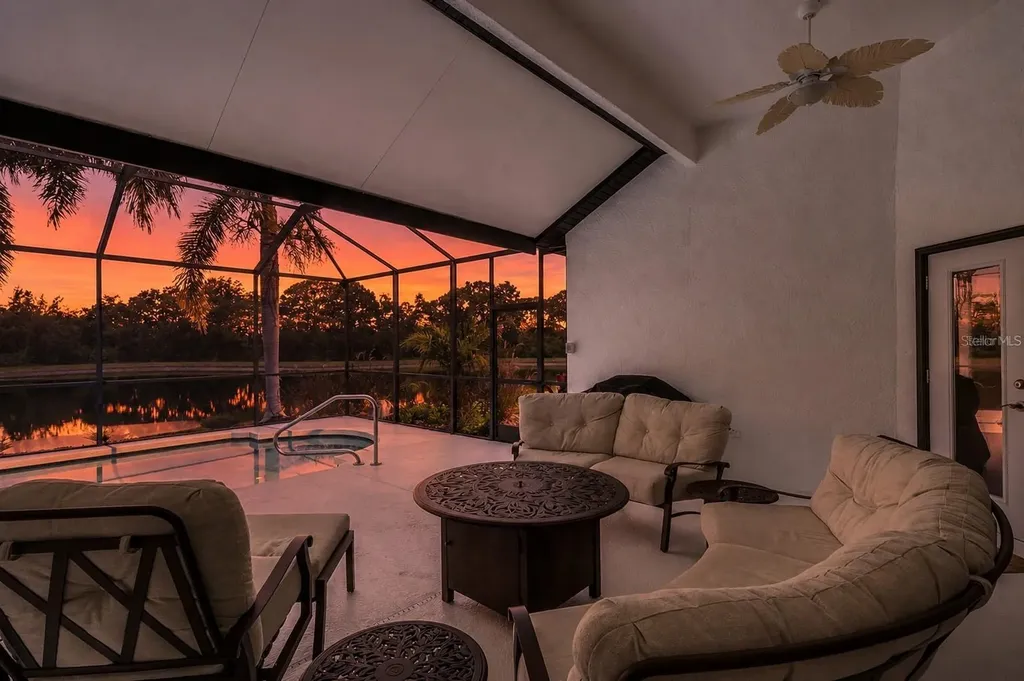 374 Londonderry Drive Sarasota FL 34240