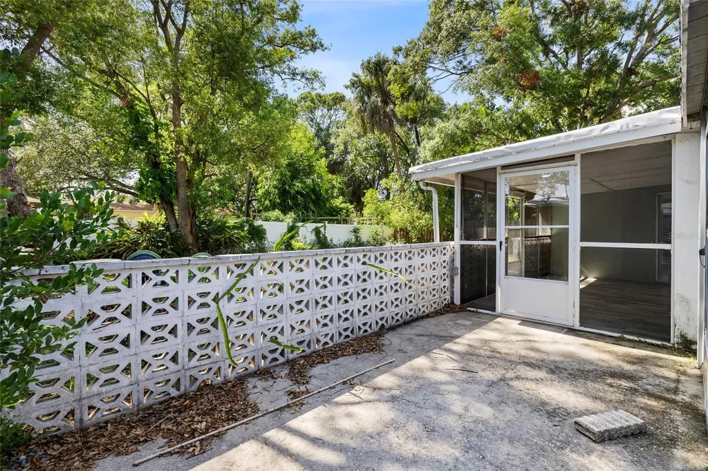 206 N Gunlock Avenue Tampa FL 33609