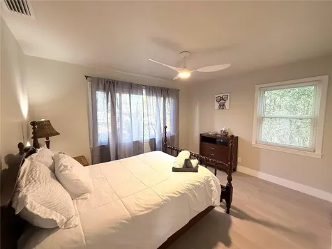 10460 54th Avenue N St Petersburg FL 33708