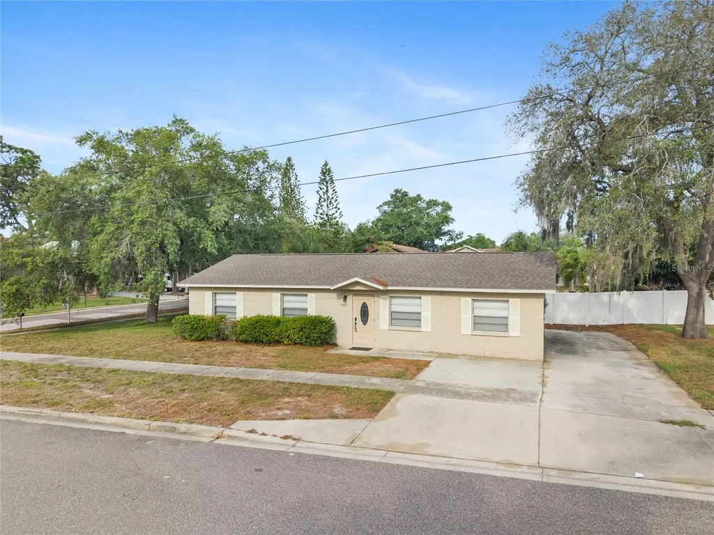 1221 E Court Street Tarpon Springs FL 34689