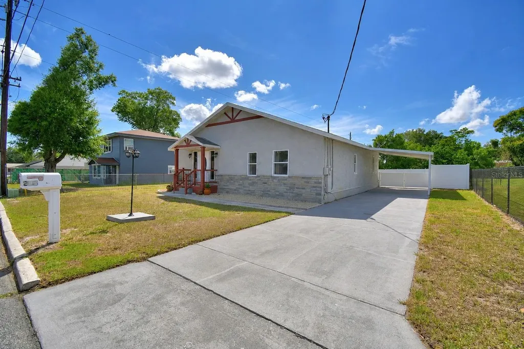 208 Center Street Auburndale FL 33823