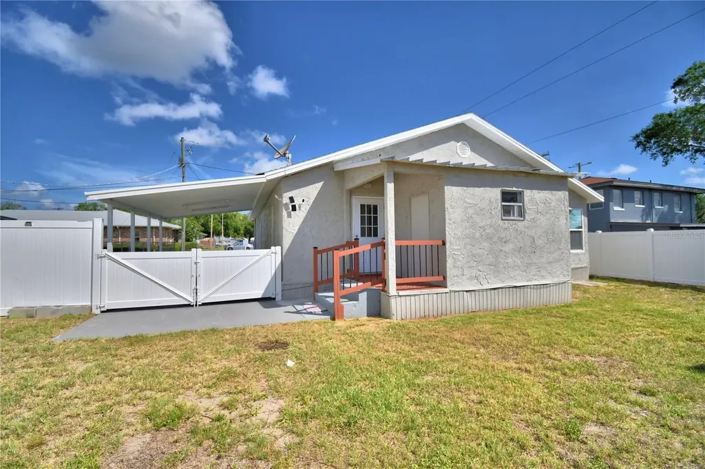 208 Center Street Auburndale FL 33823