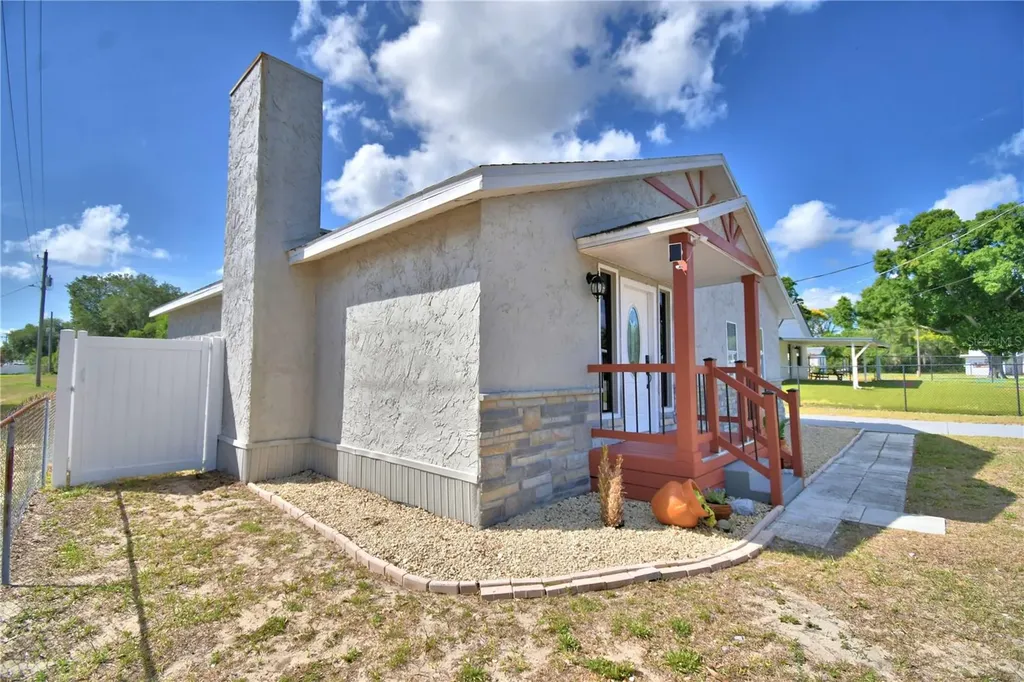208 Center Street Auburndale FL 33823