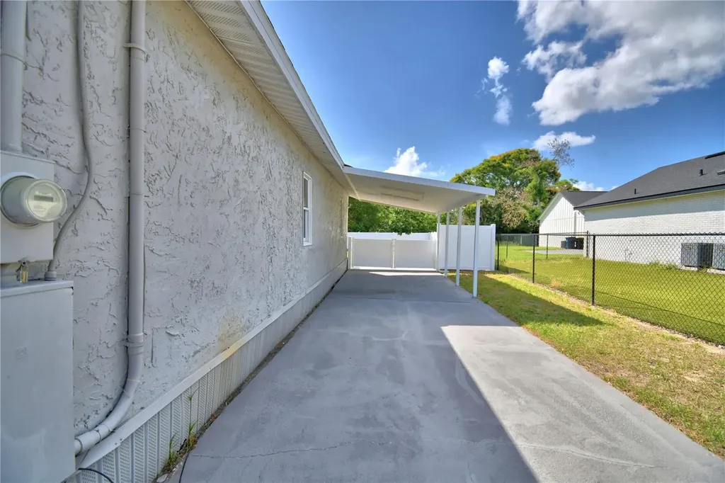208 Center Street Auburndale FL 33823