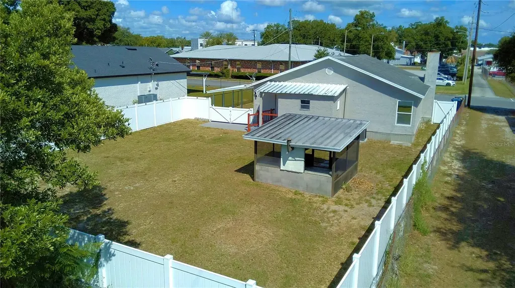208 Center Street Auburndale FL 33823