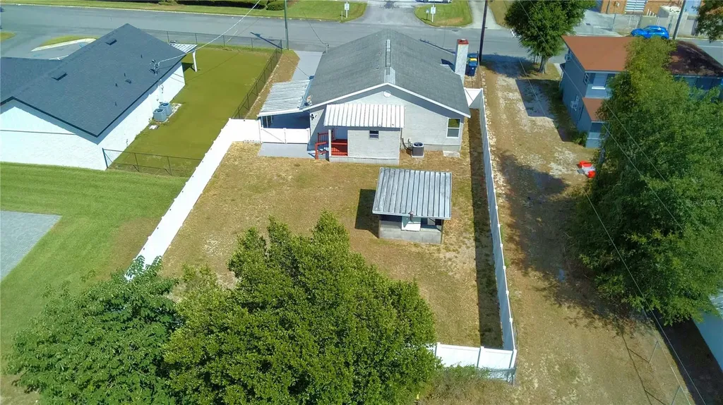 208 Center Street Auburndale FL 33823