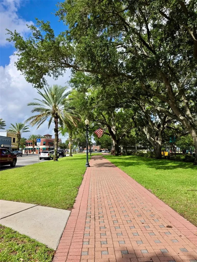 208 Center Street Auburndale FL 33823