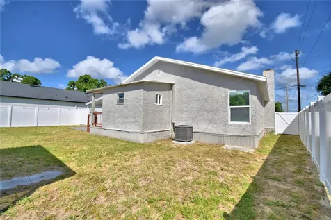 208 Center Street Auburndale FL 33823