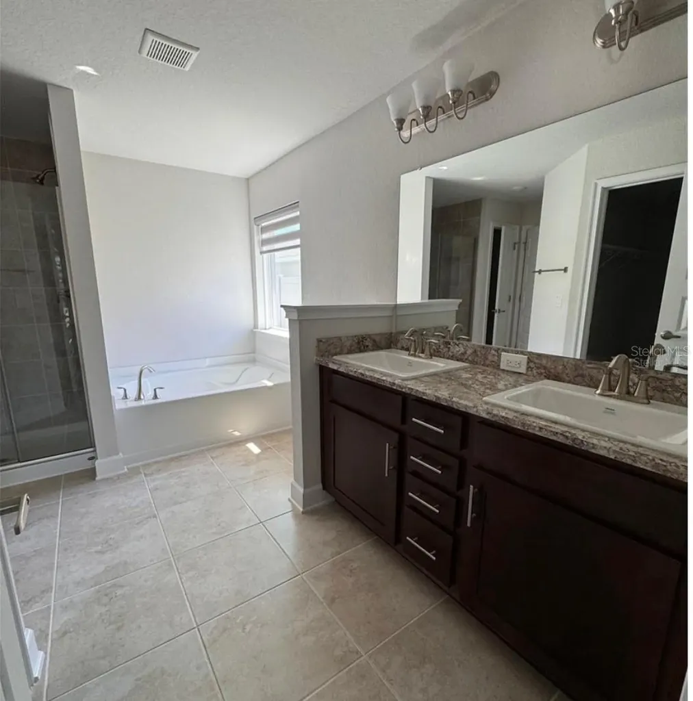 1049 W Citrus Landings Davenport FL 33837