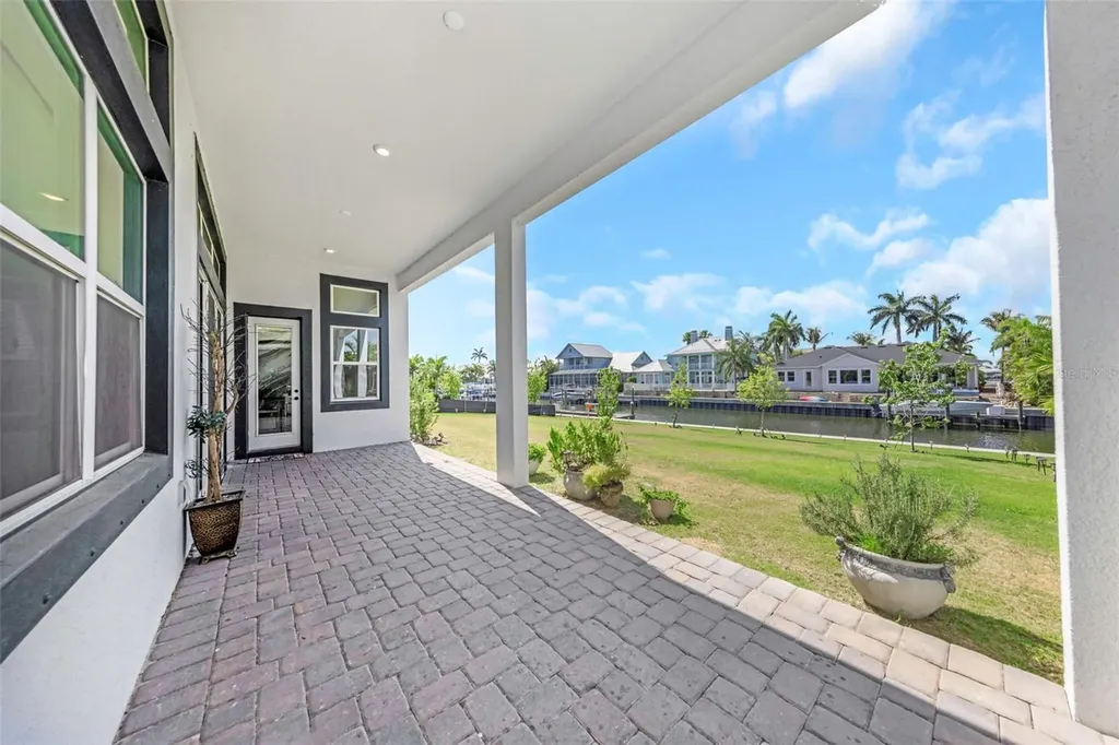 1016 Signet Drive Apollo Beach FL 33572