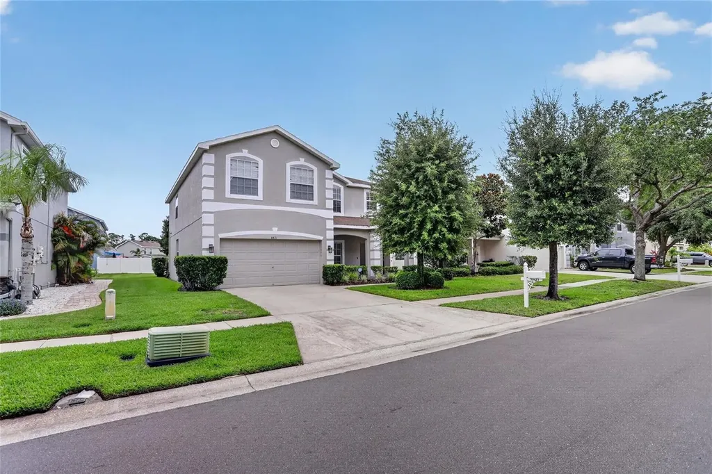 8821 N River Road Tampa FL 33635