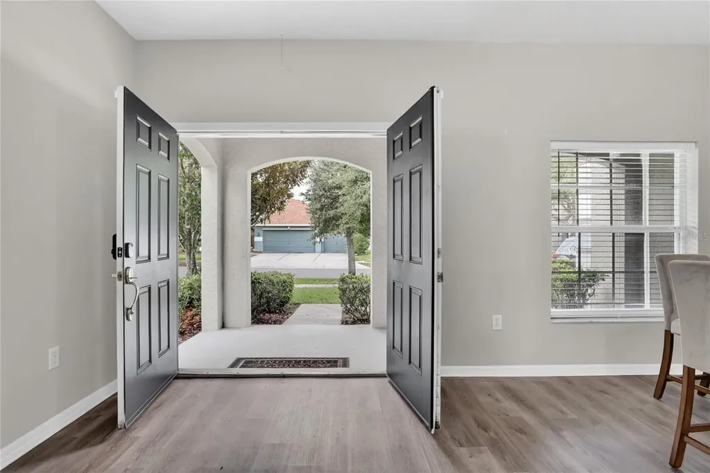 8821 N River Road Tampa FL 33635