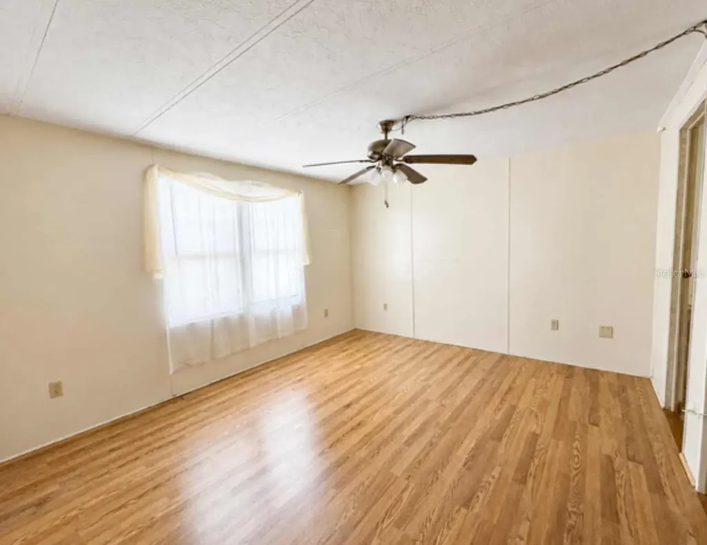 1925 Mary Lane Holiday FL 34690
