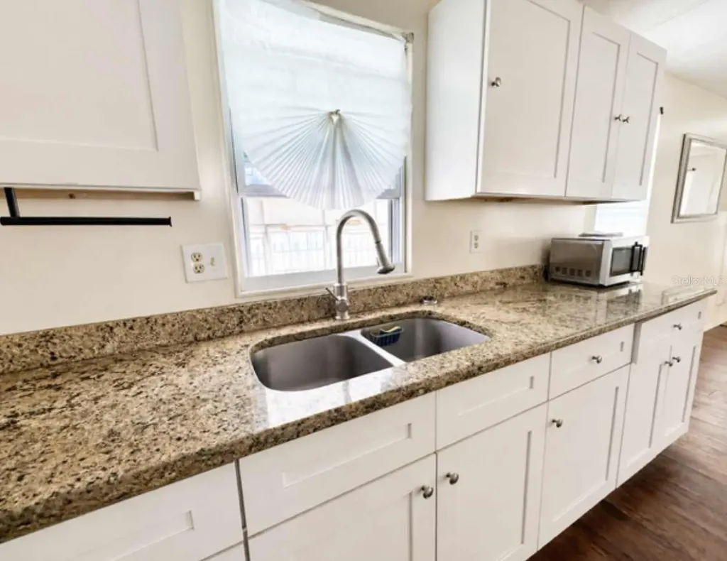 1925 Mary Lane Holiday FL 34690