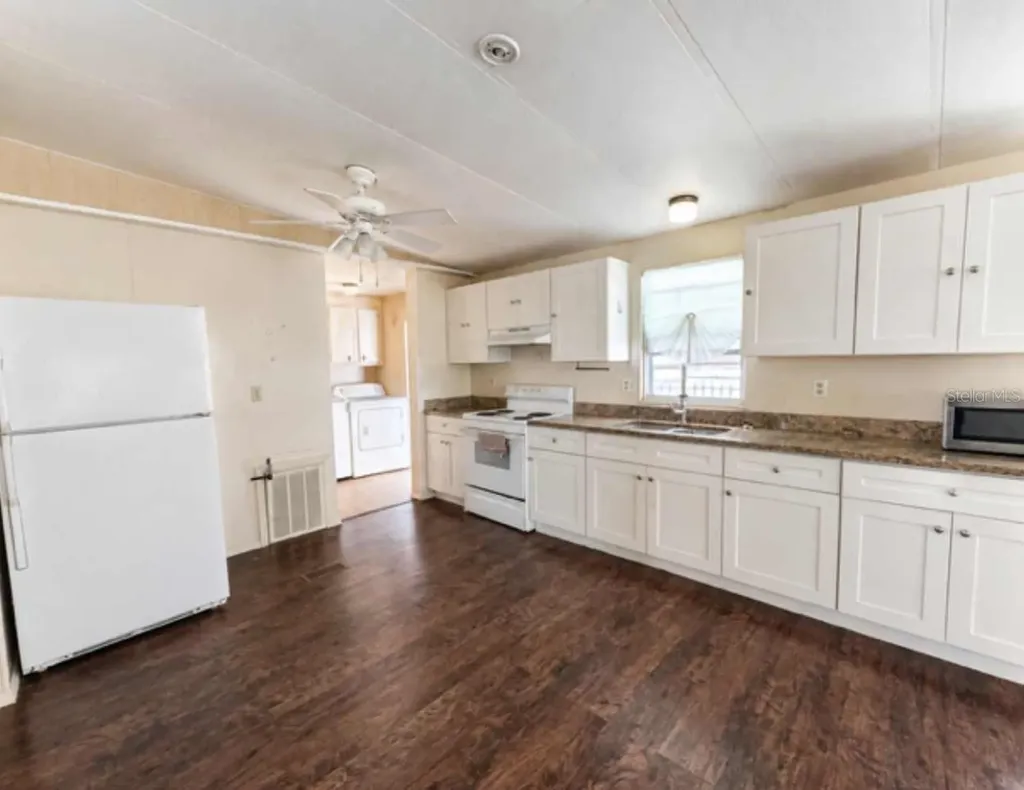 1925 Mary Lane Holiday FL 34690