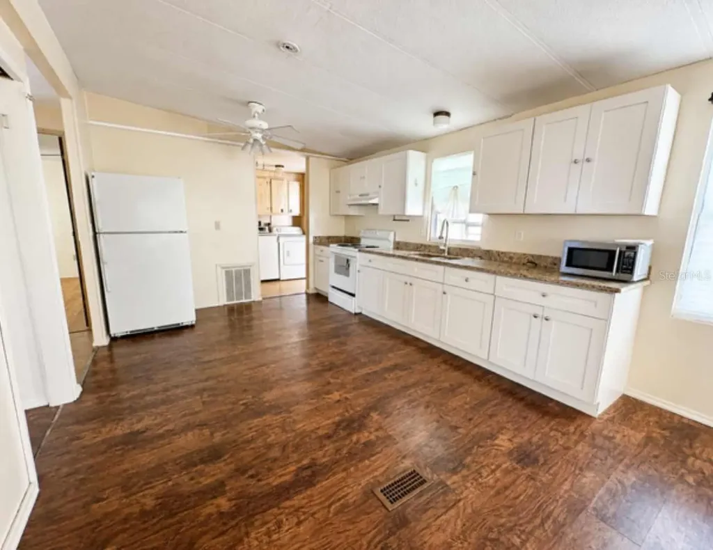 1925 Mary Lane Holiday FL 34690