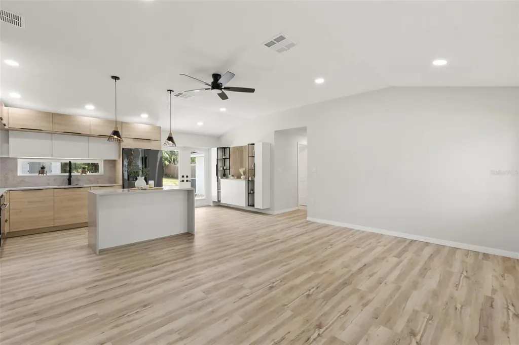 384 Magnolia Place Debary FL 32713