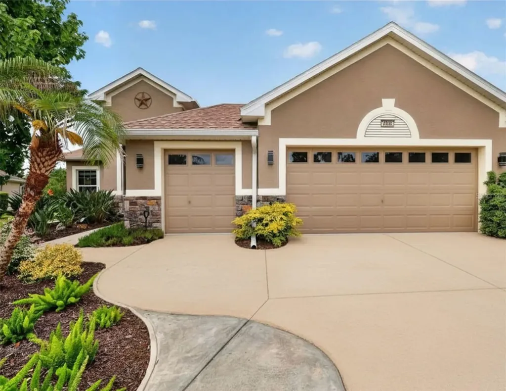 2003 Bayside Avenue Mount Dora FL 32757