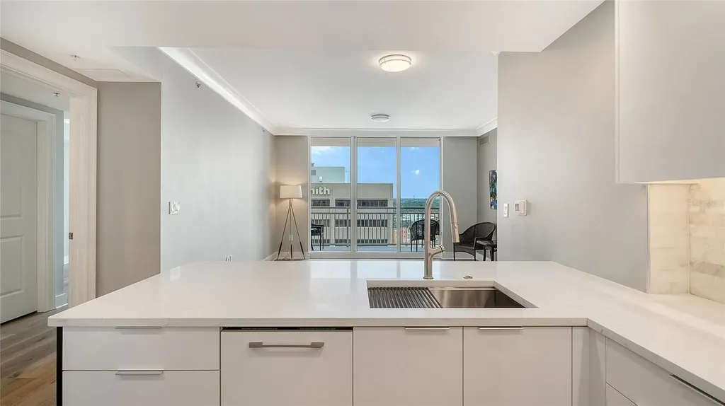 1350 Main Street Sarasota FL 34236