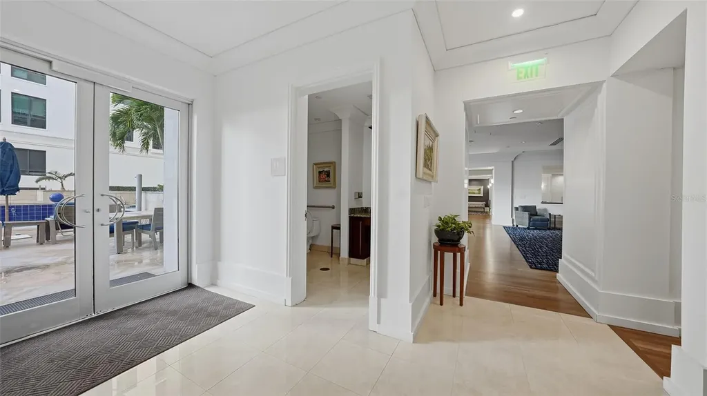 1350 Main Street Sarasota FL 34236