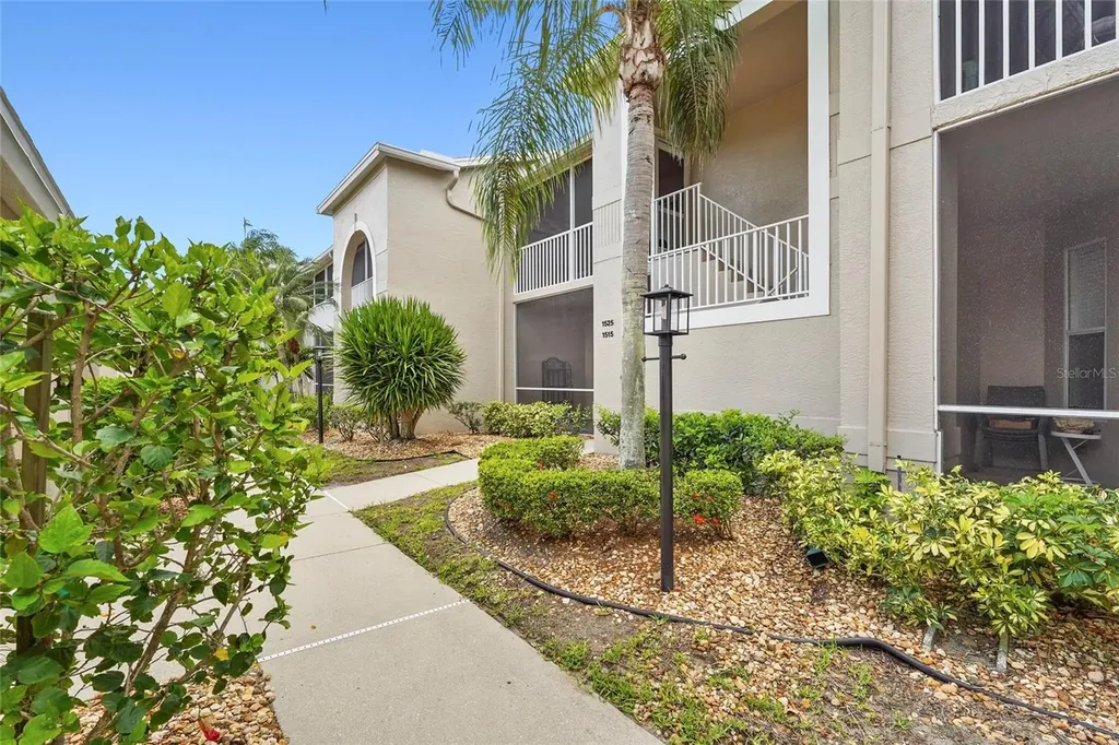 9550 High Gate Drive Sarasota FL 34238
