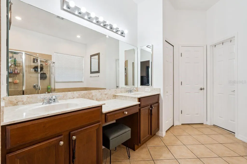 8484 Dover View Lane Orlando FL 32829