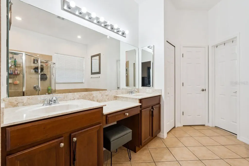 8484 Dover View Lane Orlando FL 32829