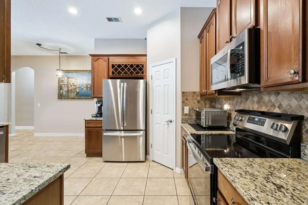 8484 Dover View Lane Orlando FL 32829
