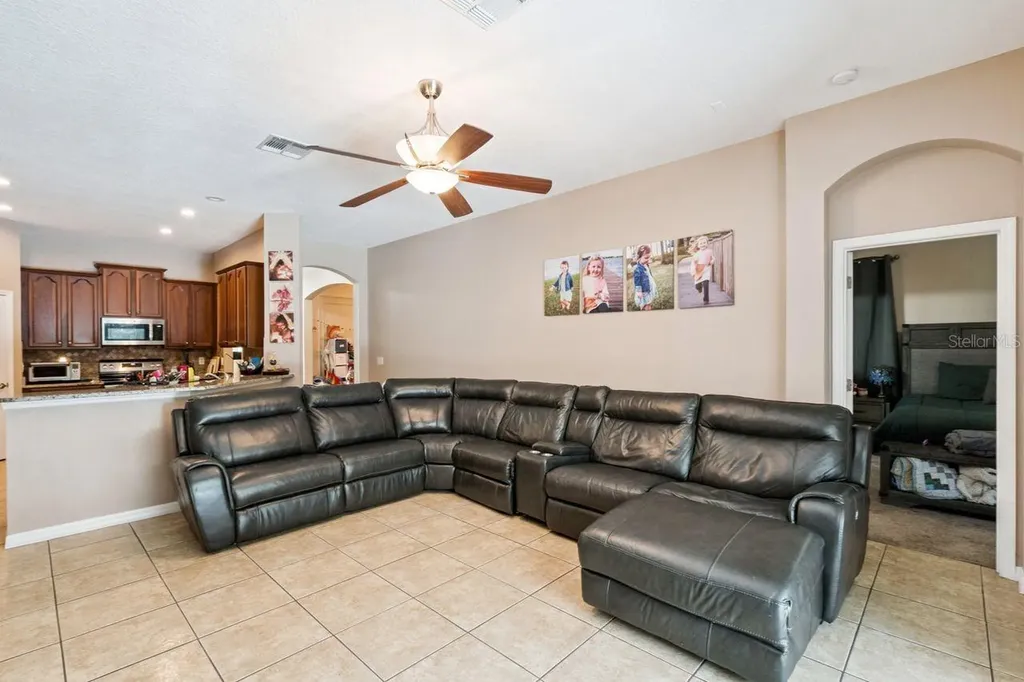 8484 Dover View Lane Orlando FL 32829