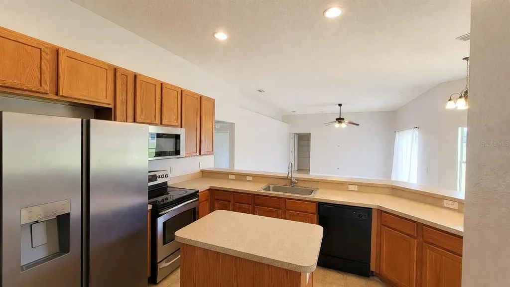 1607 Avondale Ridge Drive Plant City FL 33567