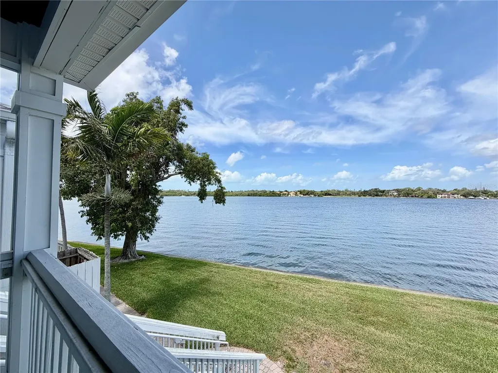 5117 Salmon Drive SE St Petersburg FL 33705