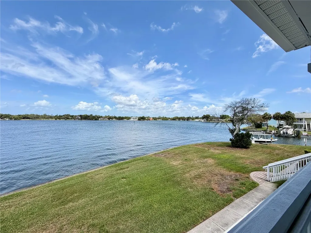 5117 Salmon Drive SE St Petersburg FL 33705