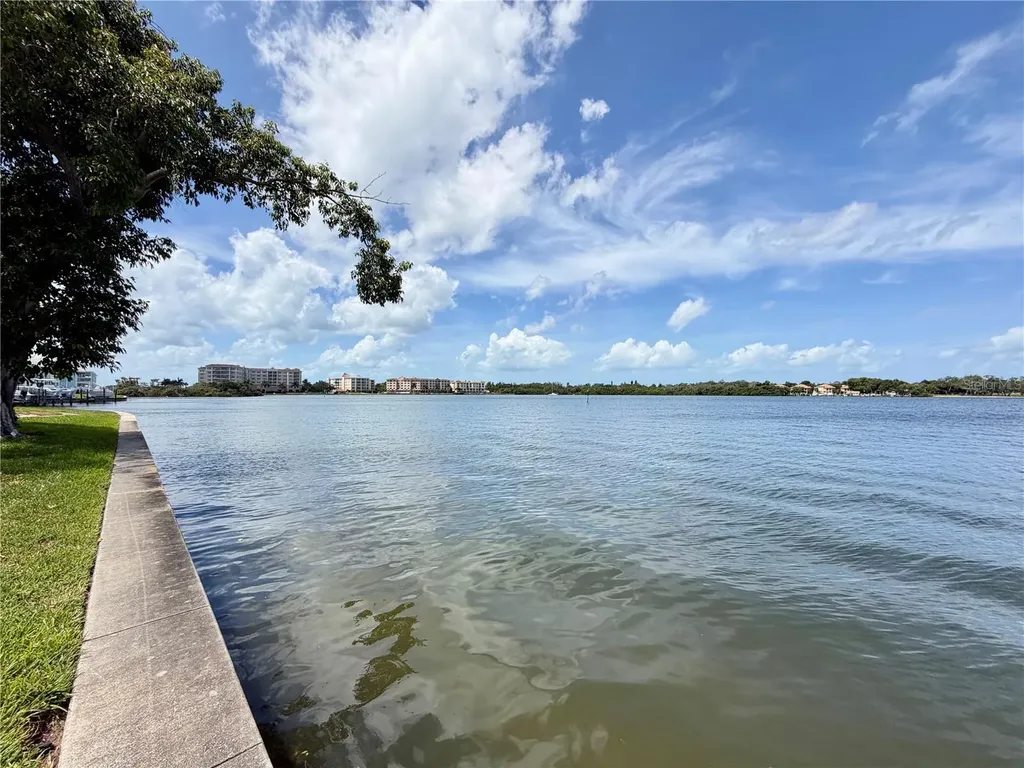 5117 Salmon Drive SE St Petersburg FL 33705