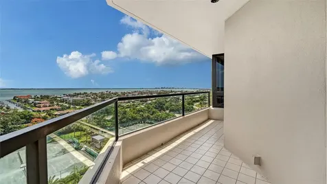 1211 Gulf Of Mexico Drive Longboat Key FL 34228