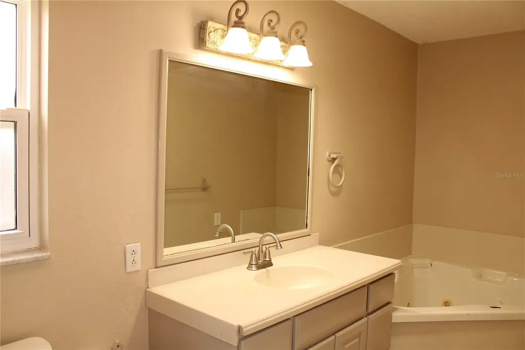 4215 18th Avenue Drive W Bradenton FL 34205